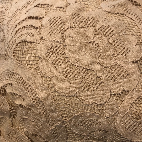 NY&Co tan/nude sleeveless blouse - Picture 3 of 4